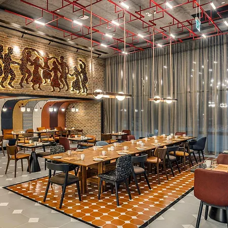 Canopy By Hilton Bomonti מלון