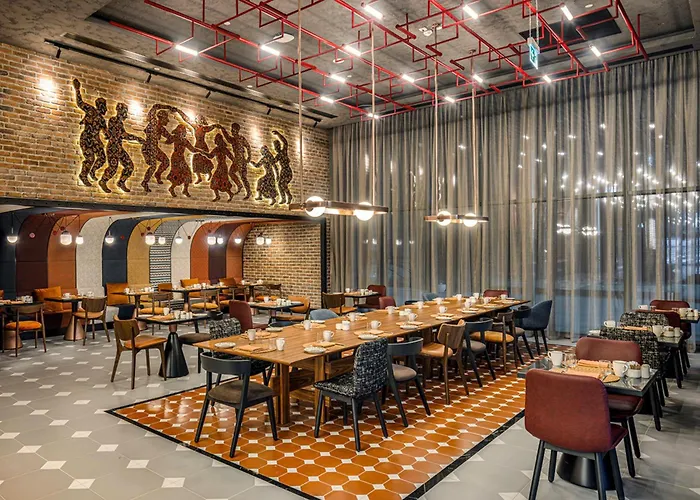 Canopy By Hilton Bomonti מלון