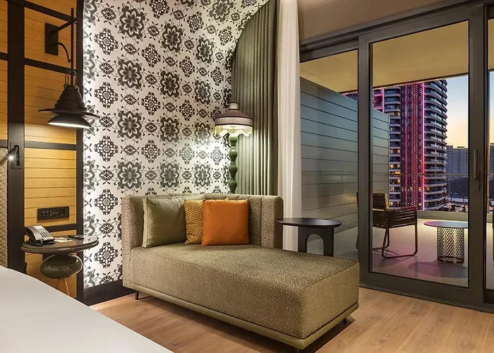 Canopy By Hilton Bomonti 5* איזמיר