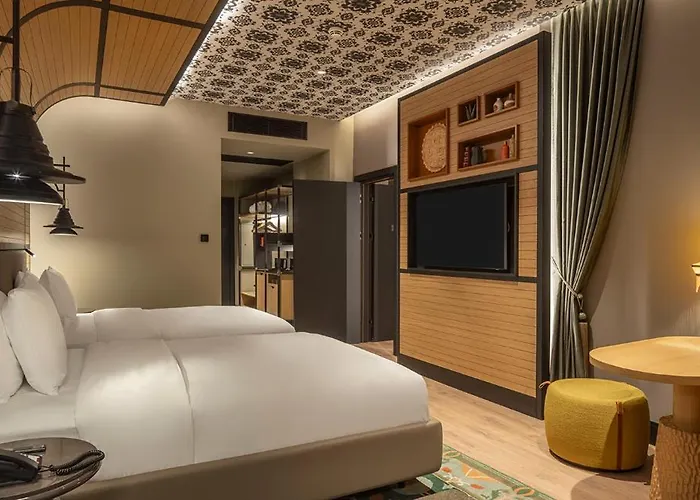 Canopy By Hilton Bomonti 5* İzmir