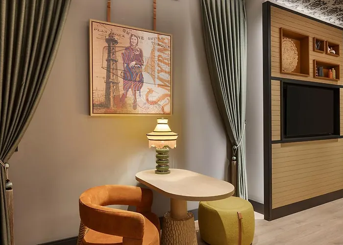 Canopy By Hilton Bomonti 5* איזמיר