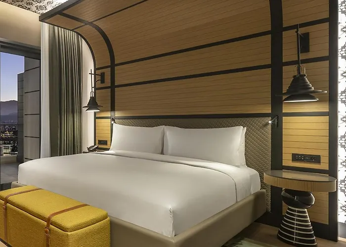 Canopy By Hilton Bomonti מלון