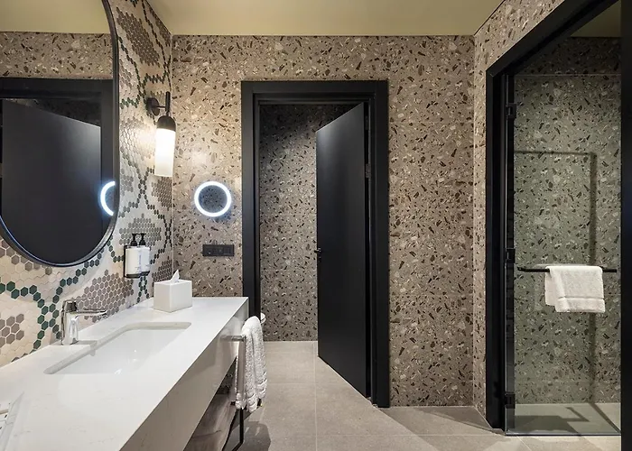 Canopy By Hilton Bomonti 5*