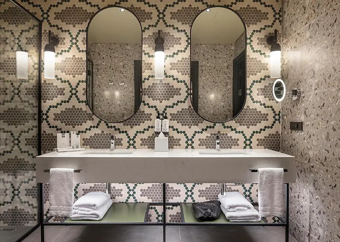 Canopy By Hilton Bomonti 5* İzmir