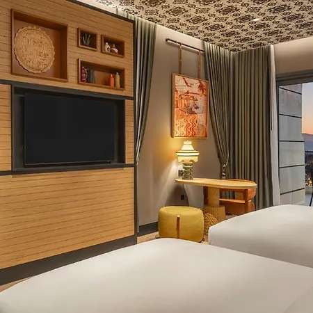 Canopy By Hilton Bomonti 5* Esmirna