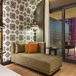 Canopy By Hilton Bomonti 5* İzmir